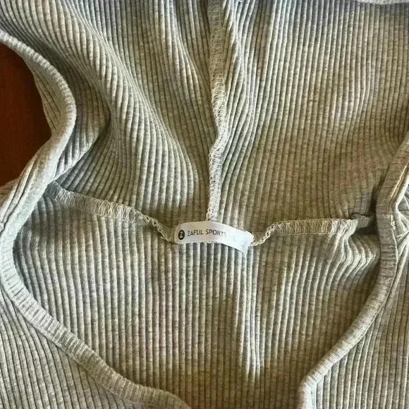 Zaful Sports Cropped hooded gray long sleeve top and free pants leggings size 8 - Picture 5 of 11
